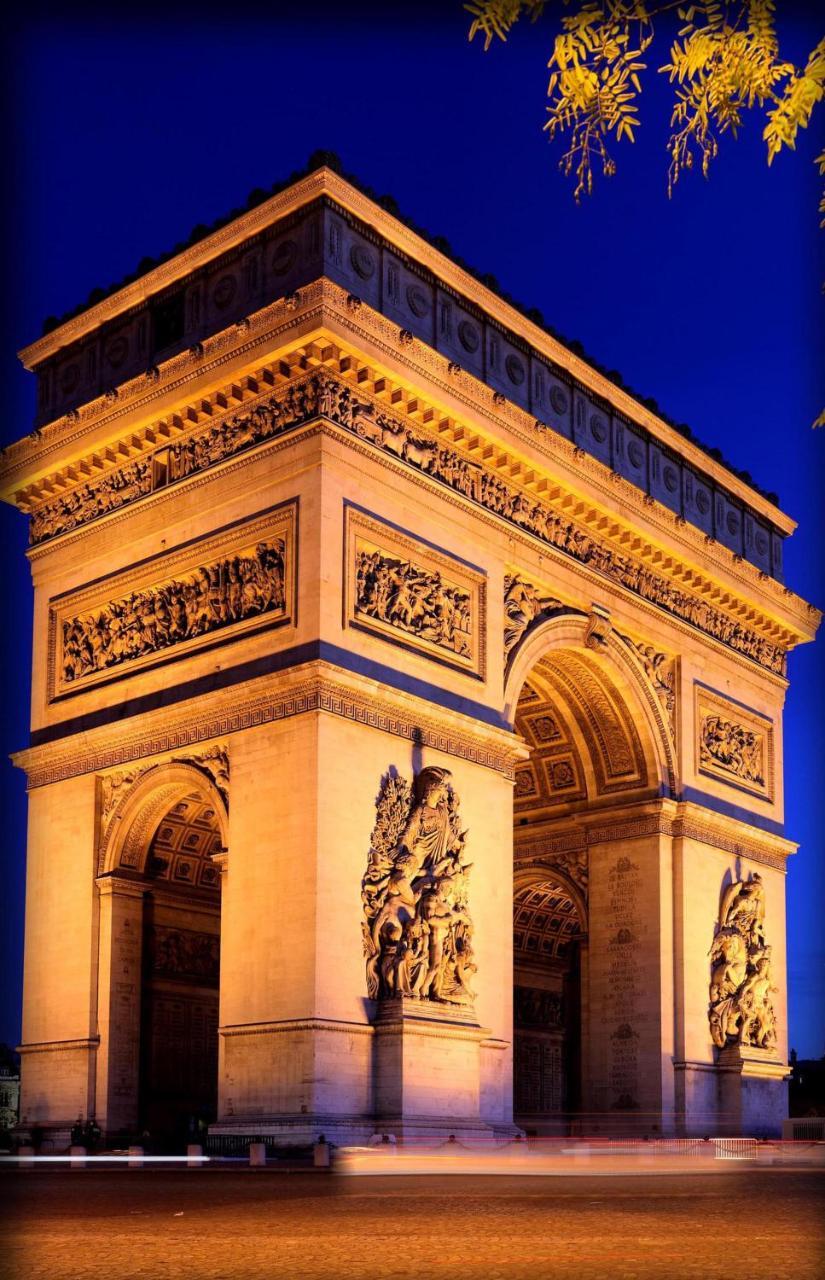 72 - Mermoz Mickey Mouse Parigi Esterno foto
